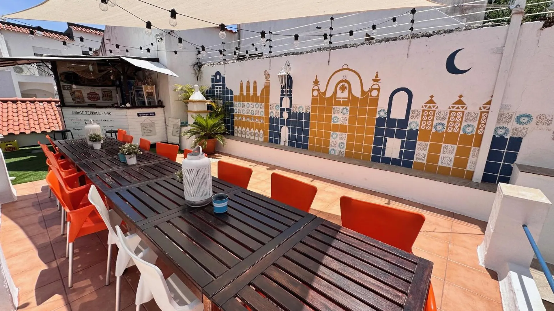 אלבופיירה Orange Terrace Hostel